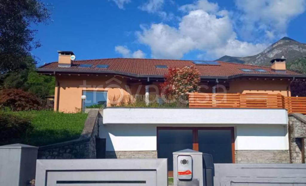 casa indipendente in vendita a Griante