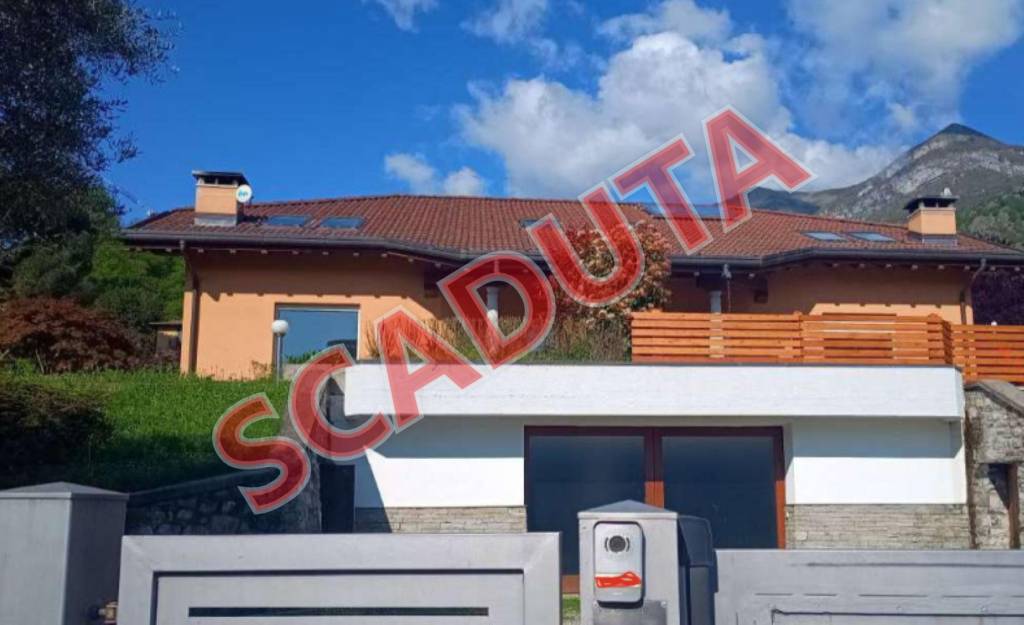 casa indipendente in vendita a Griante