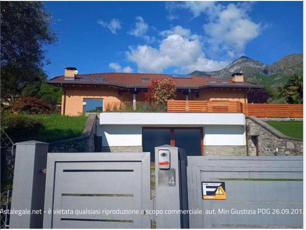 casa indipendente in vendita a Griante