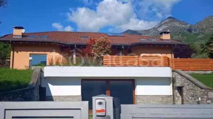 casa indipendente in vendita a Griante