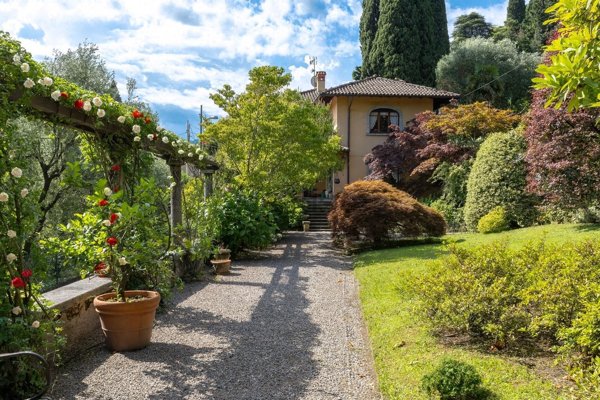 casa indipendente in vendita a Griante