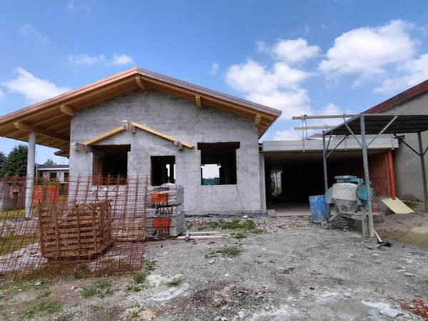 casa indipendente in vendita a Guanzate