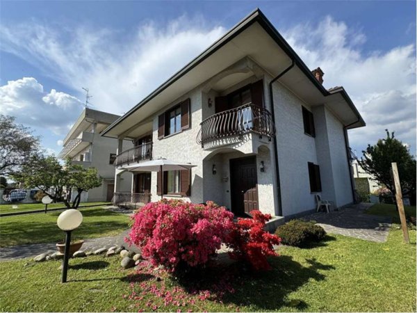 casa indipendente in vendita a Guanzate
