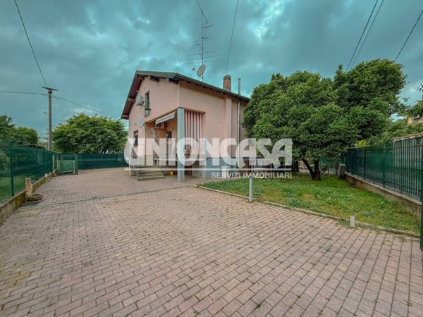 casa indipendente in vendita a Guanzate