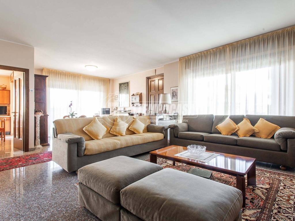 casa indipendente in vendita a Guanzate