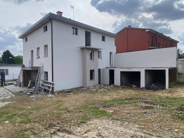 casa indipendente in vendita a Guanzate