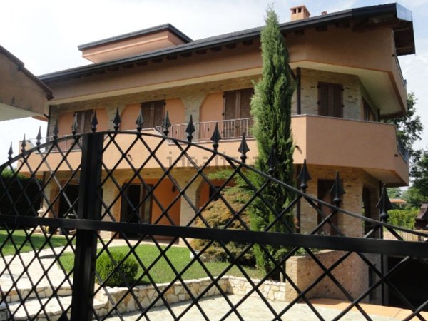 casa indipendente in vendita a Guanzate