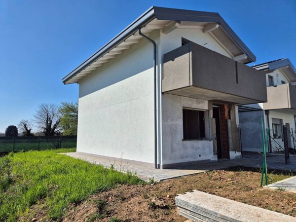 casa indipendente in vendita a Guanzate