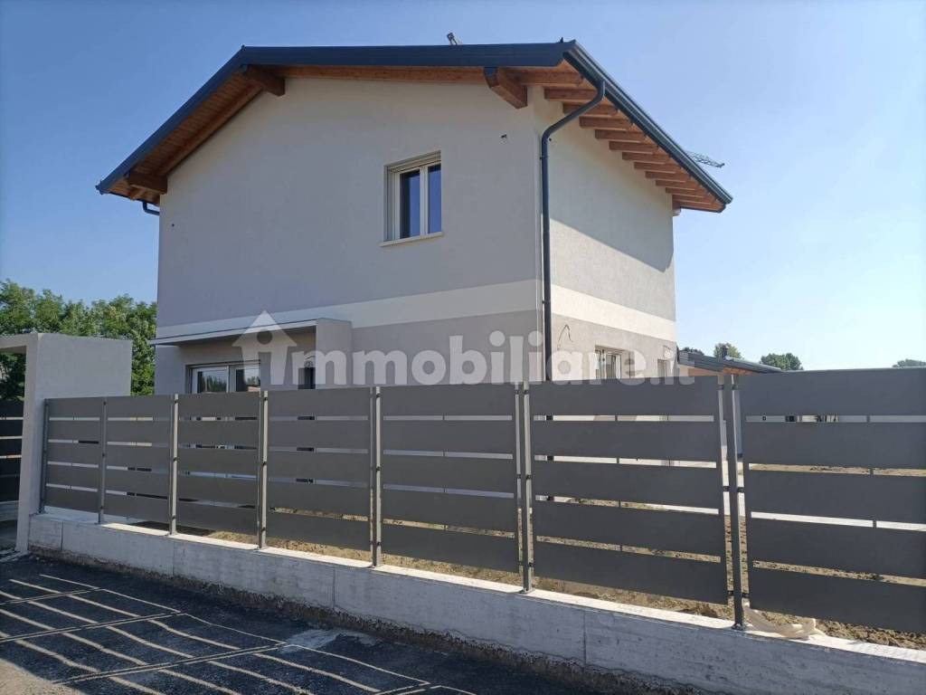 casa indipendente in vendita a Guanzate