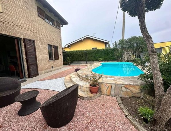 casa indipendente in vendita ad Inverigo