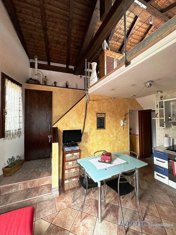 appartamento in vendita ad Inverigo in zona Cremnago