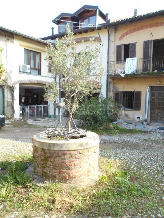 appartamento in vendita ad Inverigo in zona Romanò