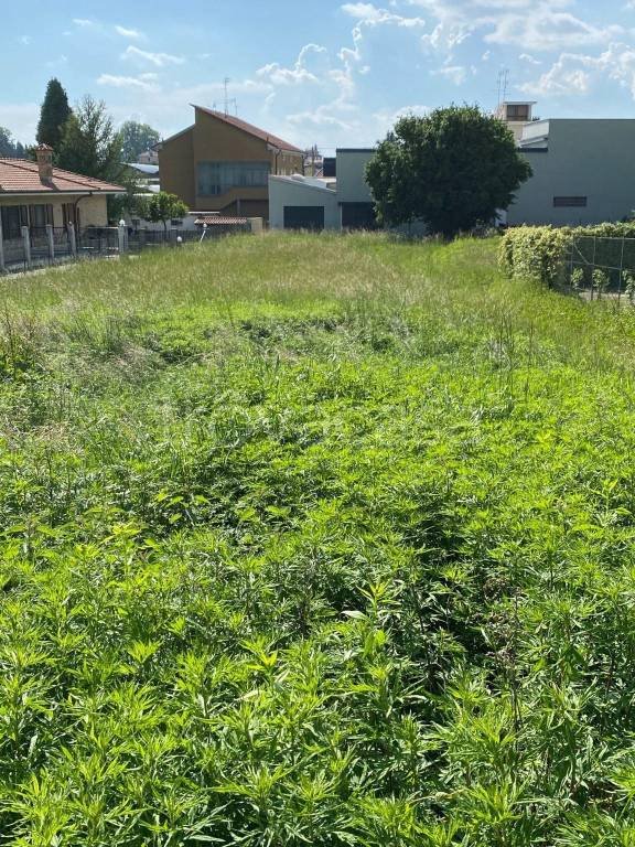 terreno edificabile in vendita ad Inverigo