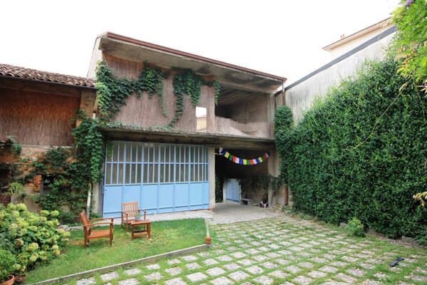 casa indipendente in vendita ad Inverigo in zona Romanò