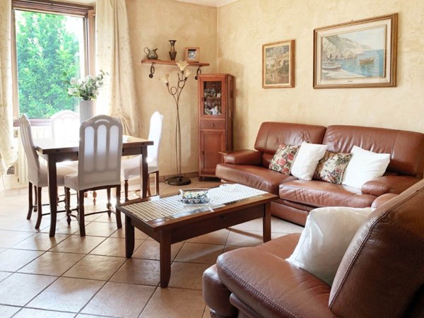 appartamento in vendita ad Inverigo in zona Romanò