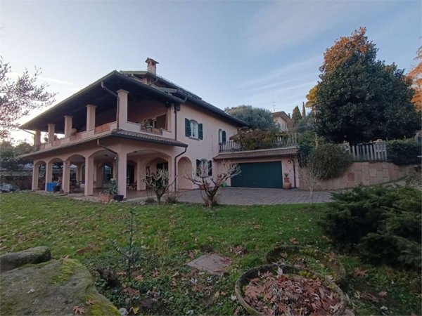 casa indipendente in vendita ad Inverigo