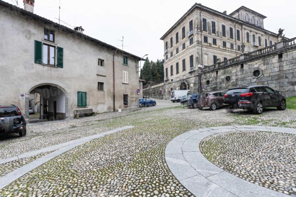 appartamento in vendita ad Inverigo in zona Cremnago