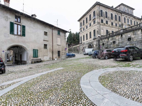 appartamento in vendita ad Inverigo in zona Cremnago