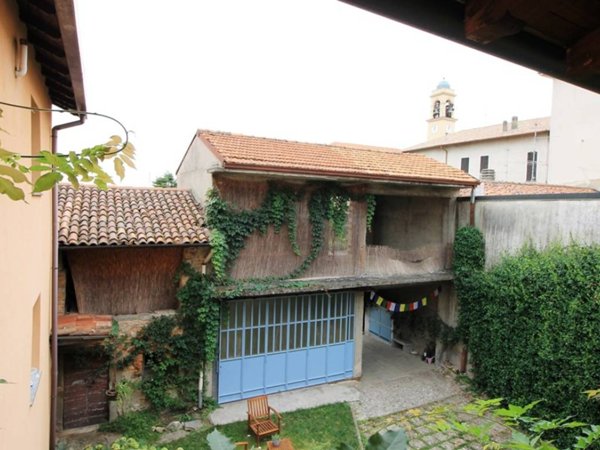 appartamento in vendita ad Inverigo in zona Romanò