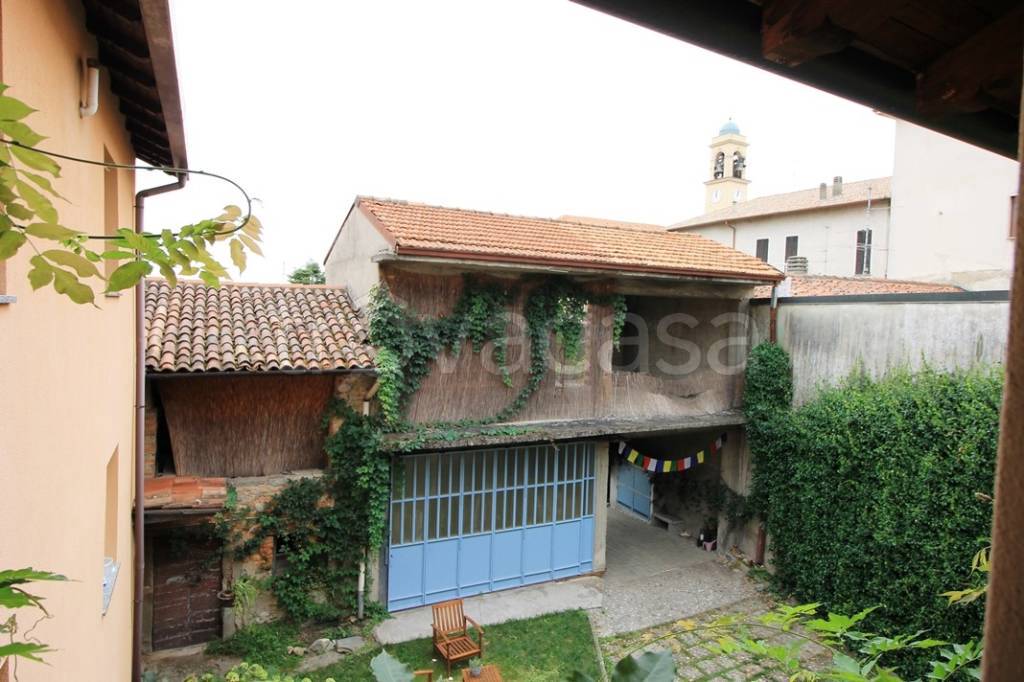 appartamento in vendita ad Inverigo in zona Romanò