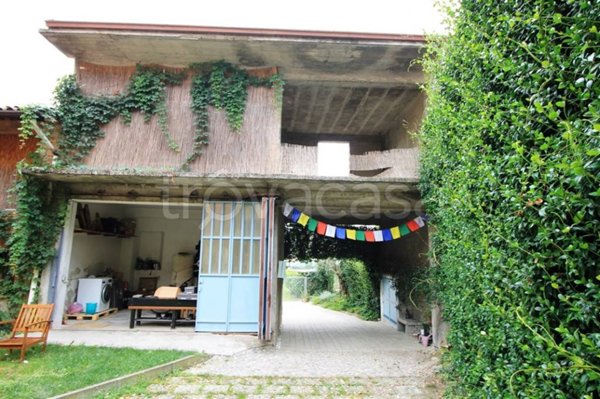 appartamento in vendita ad Inverigo in zona Romanò