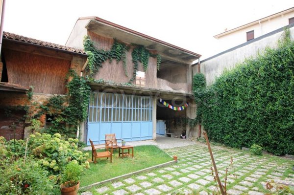 appartamento in vendita ad Inverigo in zona Romanò