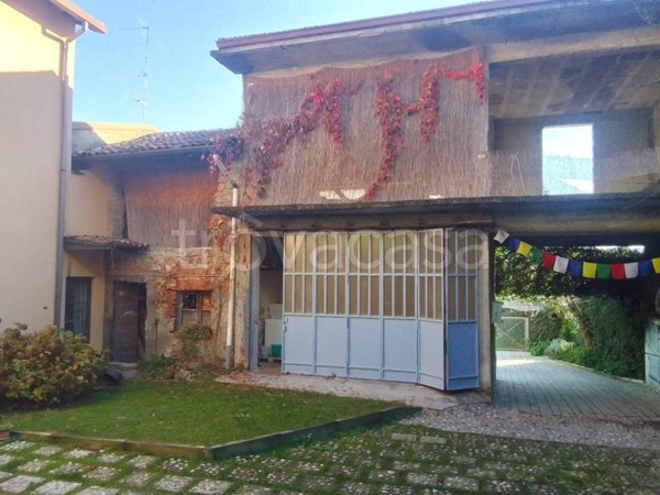 casa indipendente in vendita ad Inverigo in zona Romanò