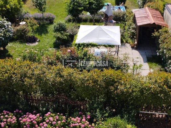 casa indipendente in vendita ad Inverigo