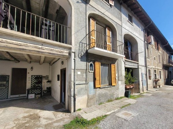 appartamento in vendita ad Inverigo in zona Cremnago