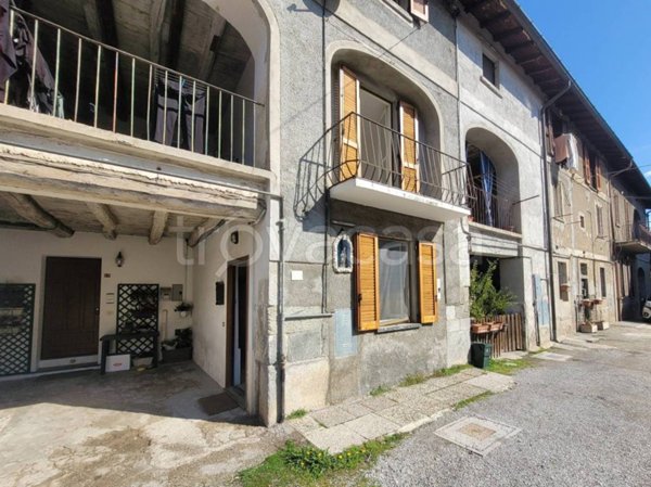 appartamento in vendita ad Inverigo in zona Cremnago