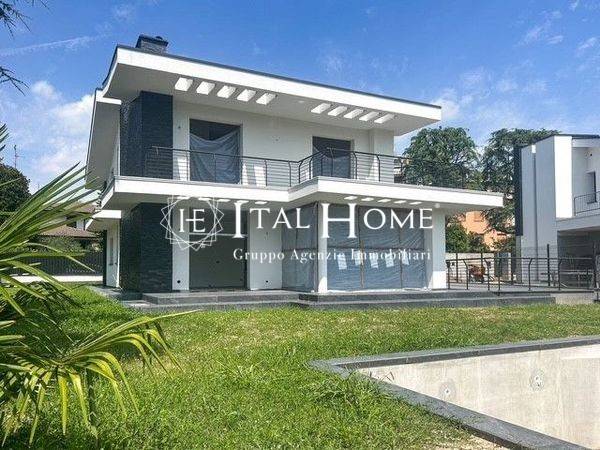 casa indipendente in vendita ad Inverigo