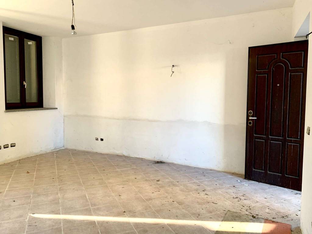 appartamento in vendita ad Inverigo in zona Romanò