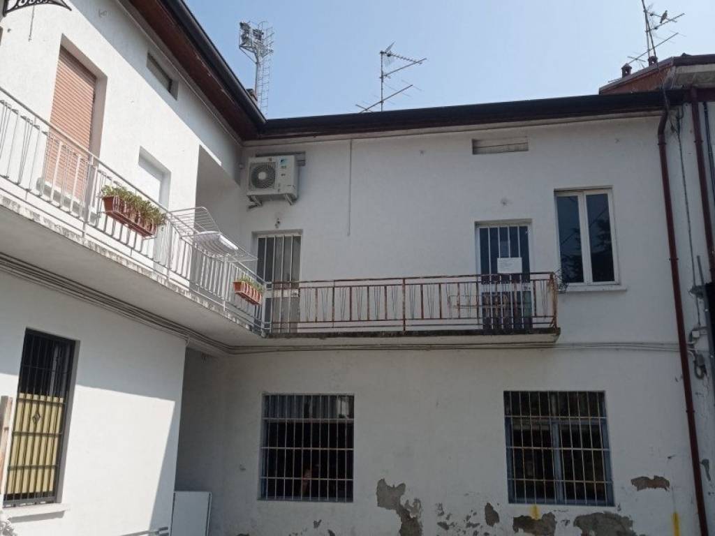 appartamento in vendita ad Inverigo in zona Cremnago