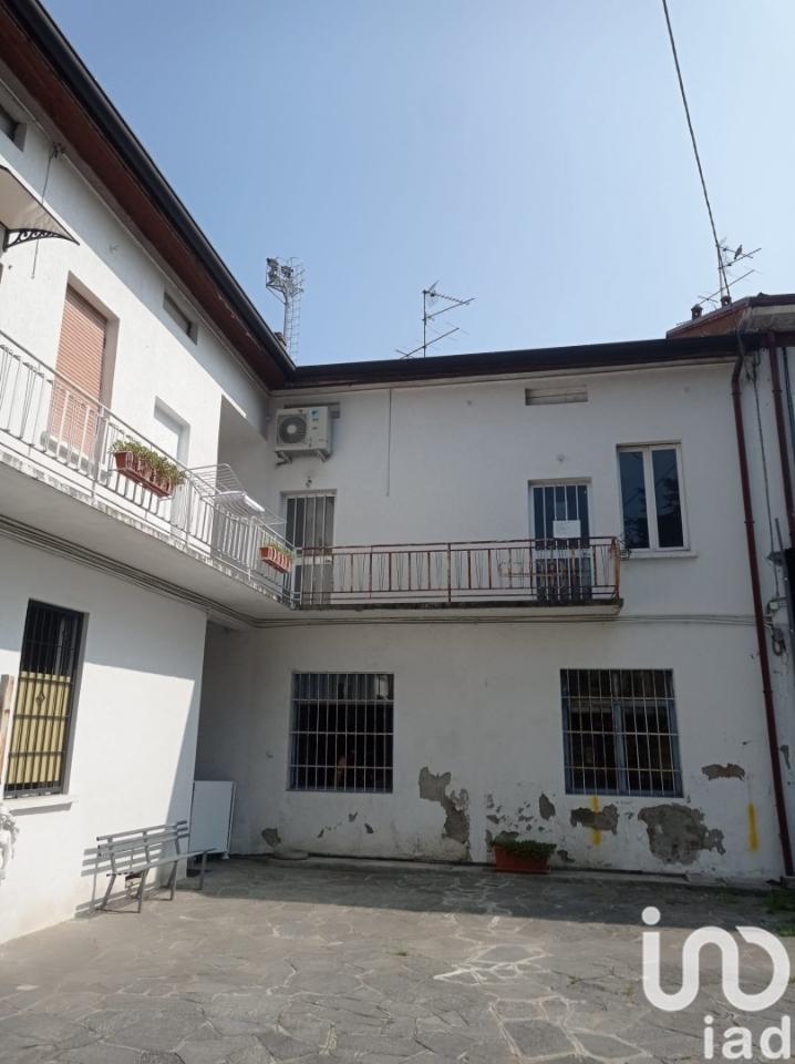 appartamento in vendita ad Inverigo in zona Cremnago