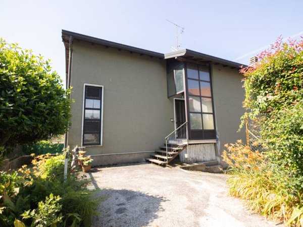 casa indipendente in vendita ad Inverigo in zona Cremnago