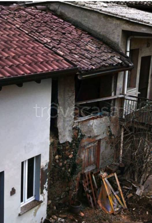 locale commerciale in vendita ad Inverigo