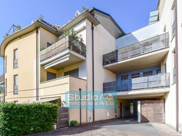 appartamento in vendita ad Inverigo in zona Romanò