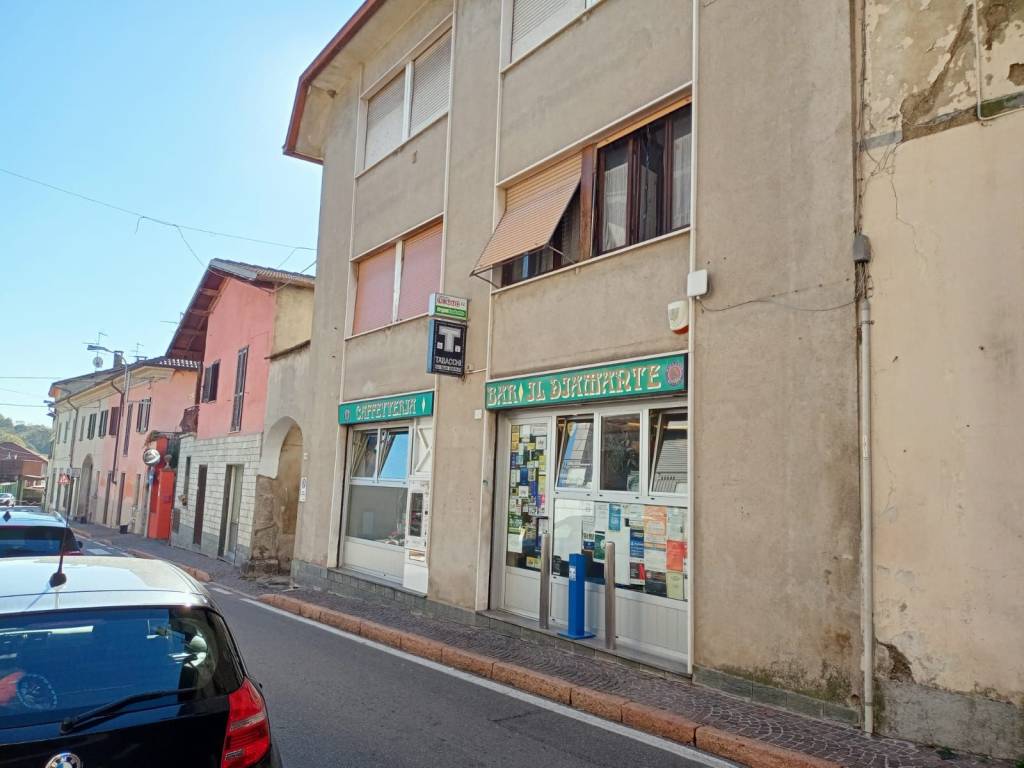 negozio in vendita ad Inverigo in zona Cremnago
