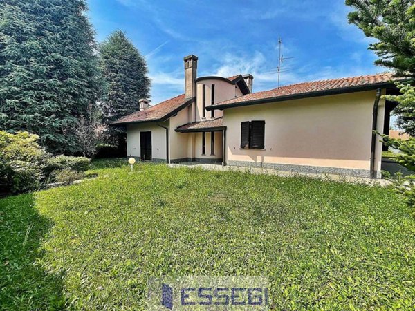 casa indipendente in vendita ad Inverigo