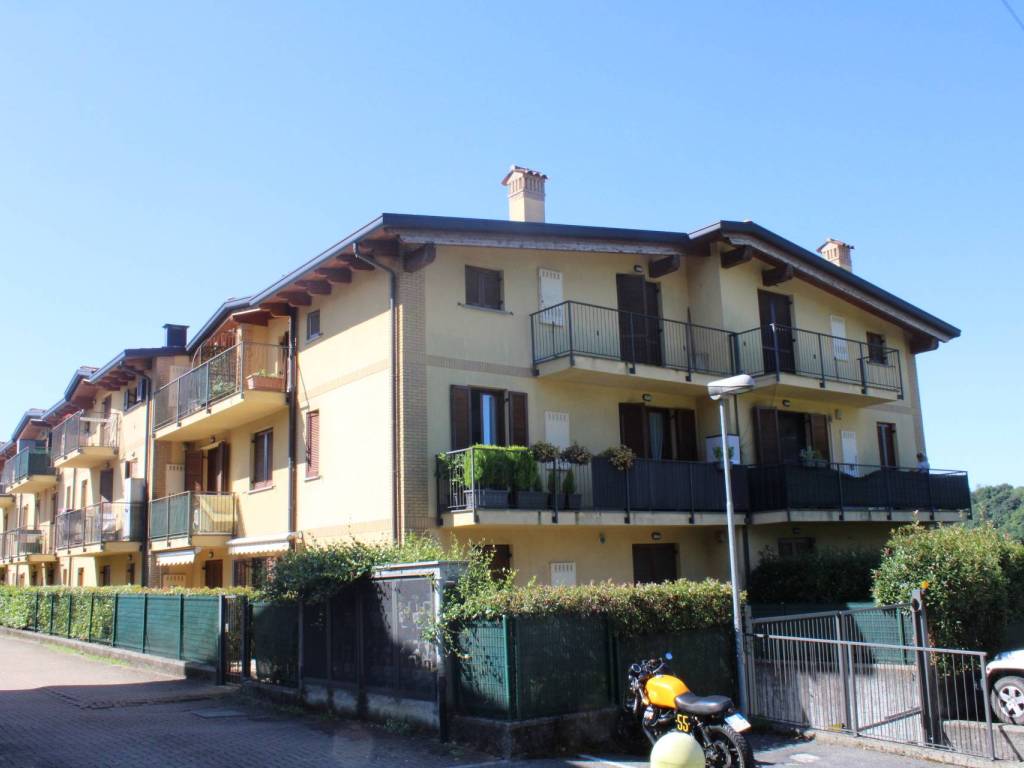 appartamento in vendita ad Inverigo in zona Cremnago