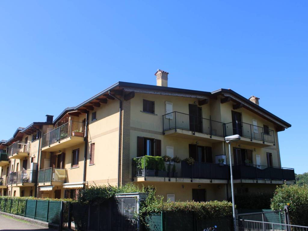 appartamento in vendita ad Inverigo in zona Cremnago