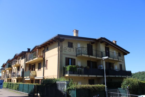 appartamento in vendita ad Inverigo in zona Cremnago