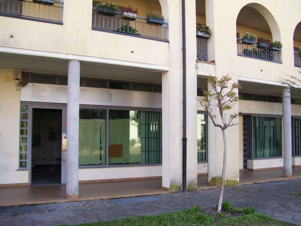 casa indipendente in vendita ad Inverigo in zona Romanò