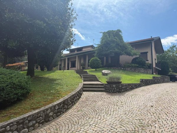 villa in vendita ad Inverigo