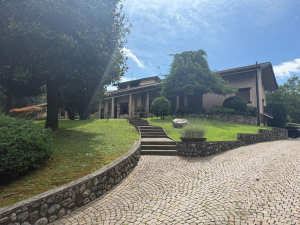 casa indipendente in vendita ad Inverigo