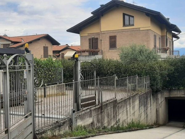 casa indipendente in vendita ad Inverigo