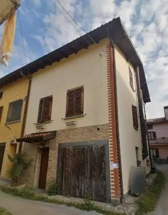 appartamento in vendita ad Inverigo in zona Cremnago