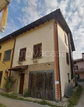 appartamento in vendita ad Inverigo in zona Cremnago