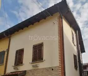 appartamento in vendita ad Inverigo in zona Cremnago