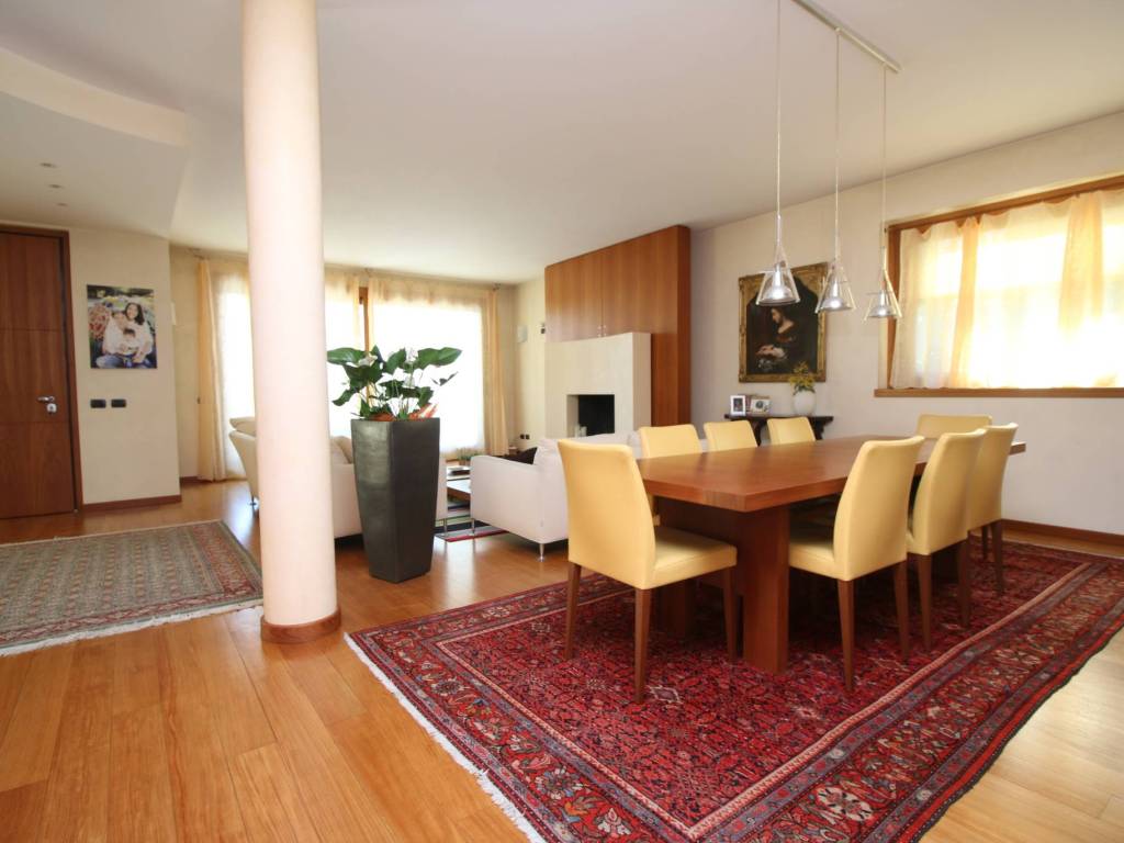 casa indipendente in vendita ad Inverigo